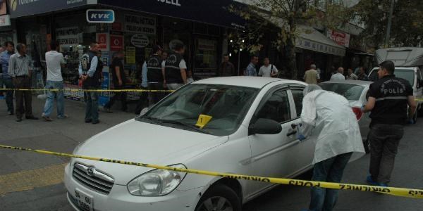 Lokantada yemek yerken 4 kilo altını çaldırdı