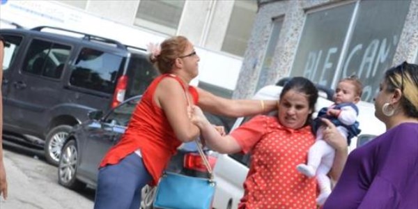 Gelin- g�r�mce sokak ortas�nda birbirine girdi