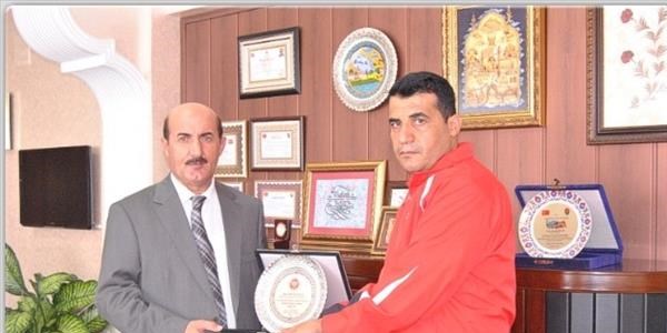 Taekwondo antren�r� Tohumcu, T�rkiye'yi temsil etti