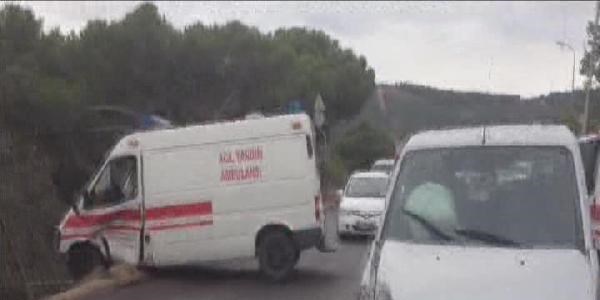 Hasta ta��yan ambulans kaza yapt�