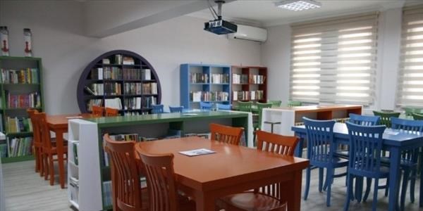 Köy okuluna modern kütüphane