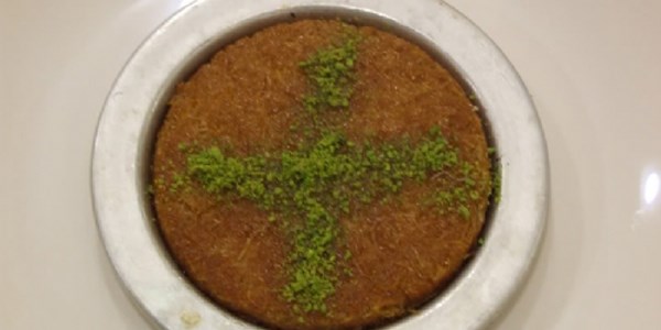 Konak Meydan�'nda k�nefe ikram�