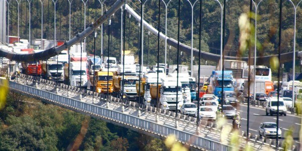 Yüzlerce kamyon FSM'yi böyle salladı