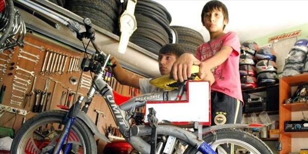 Liseli mucit i�ba��nda