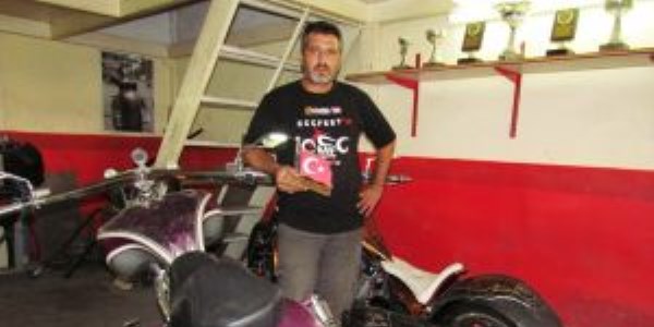 �demi�li motosiklet tasar�mc�s� festivallere haz�rlan�yor