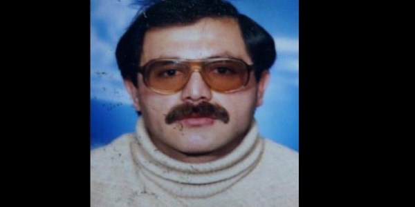 Kasksız motosikletli canından oldu