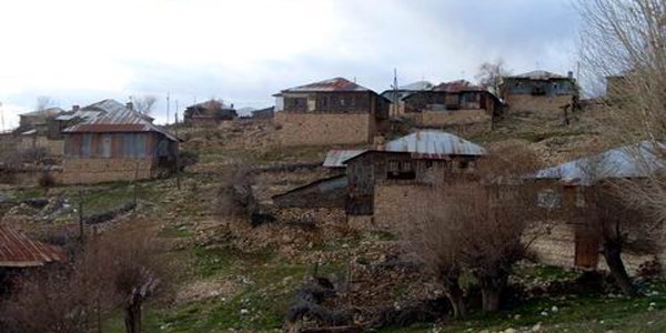 52 nüfuslu köyde 10 muhtar adayı
