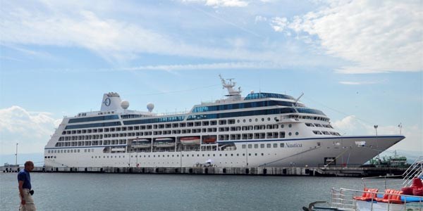 Dev turist gemisi Sinop Limanı'nda