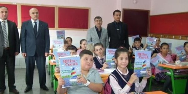 Kütahya'da öğrencilere 'Bilim Çocuk' dergisi