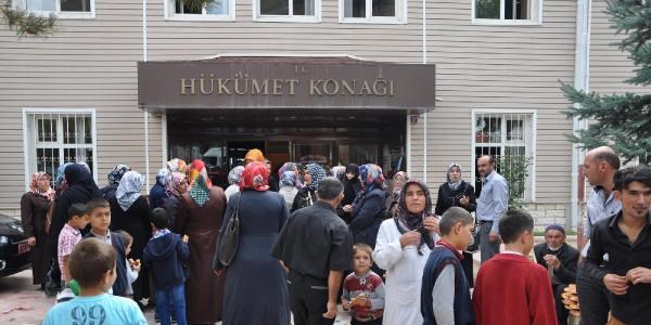 TOKİ konutları sakinlerinin ilkokul eylemi