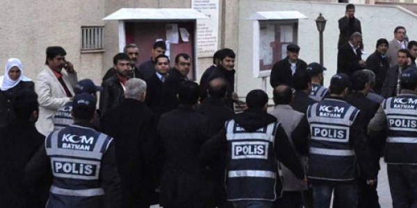 TSK ihale operasyonunda g�zalt� say�s� 54 oldu