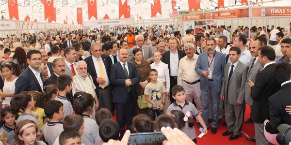 Siirt'te ilk kez kitap fuarı açıldı