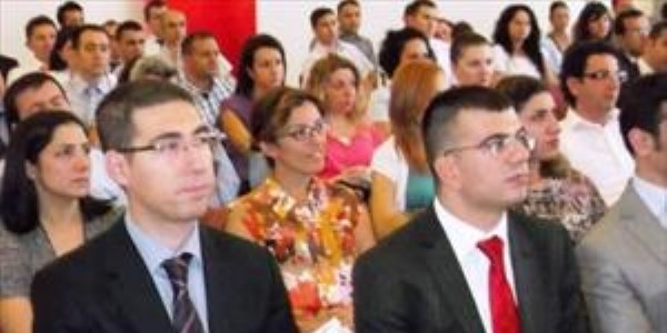 İşkur personeli, rapor yazılımını öğreniyor