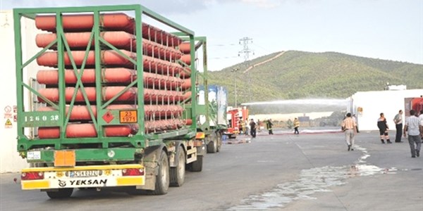 İzmir'de doğalgaz dolum tesisinde patlama: 2 yaralı