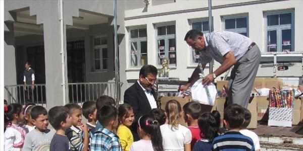 Belediye Başkanı Akbulut'tan öğrencilere kırtasiye yardımı