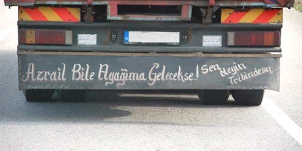 Güldüren, kamyon ve otomobil arkası yazıları