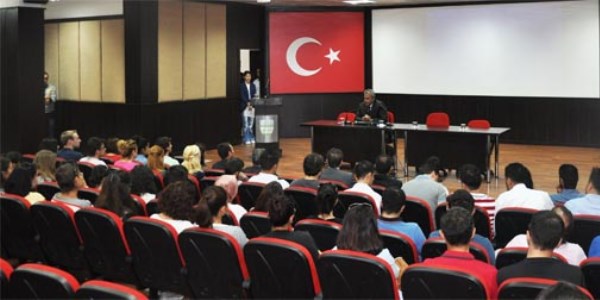 Rektör Yabancı Diller Yüksekokulu Okutmanları ile bir araya geldi