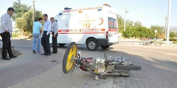Öğrenci minibüsü ile motosiklet çarpıştı: 1 yaralı