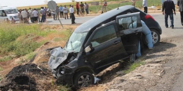 Kızıltepe'de iki otomobil çarpıştı: 1 ölü, 4 yaralı
