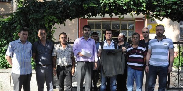 Okul kıyafetininin tek firmaya verilmesine tepki