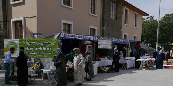 Hayır çarşısı açıldı
