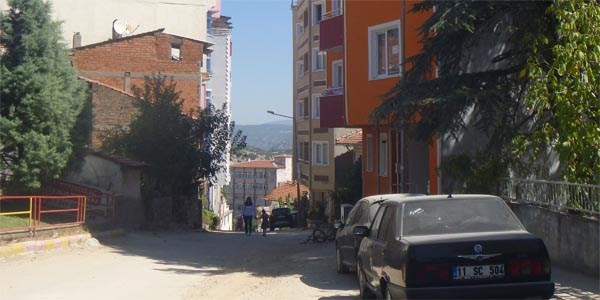 Yola karşı bina çıkmalarına vatandaşlardan tepki