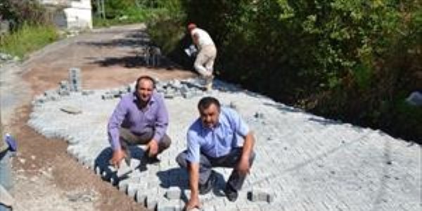 Alapl�'da k�yl� devlet i�birli�i ile parke yol �al��mas�