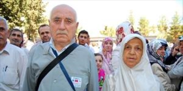 Adıyaman'dan ilk hacı adayları uğurlandı