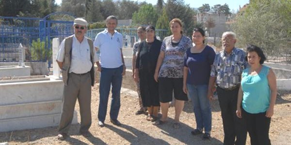 İzmir'de Alevi mezarlarına esrarengiz saldırı