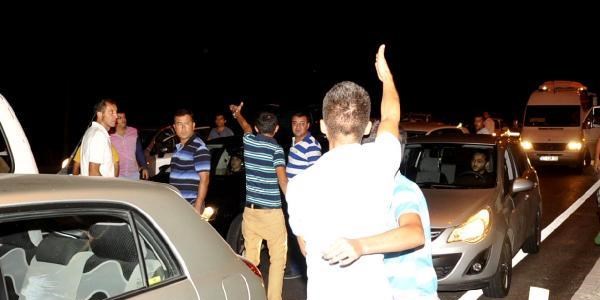 Kazada yaralanan gencin yakınları tüneli kapattı