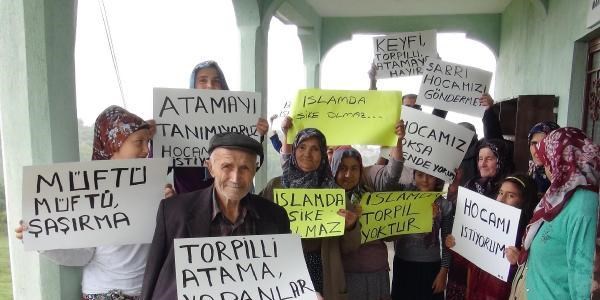 İmamlarının başka camiye atanmasını protesto ettiler