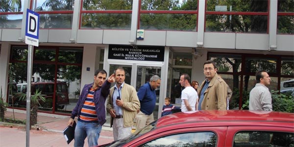 Hırsız, kütüphanenin güvenlik kamerası kayıt cihazını çaldı