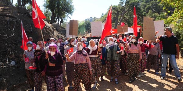 6 ki�inin hayat�n� kaybetti�i k�yde mermer oca�� protestosu