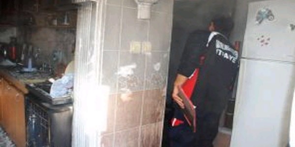 Ocağı açık bırakıp uykuya dalan şahsı itfaiye kurtardı
