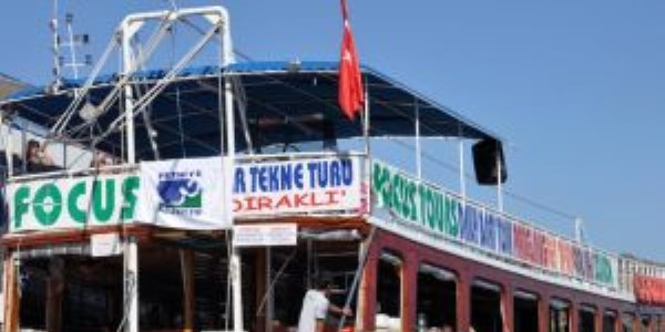 Belediye personelleri tekne turunda bir araya geldi