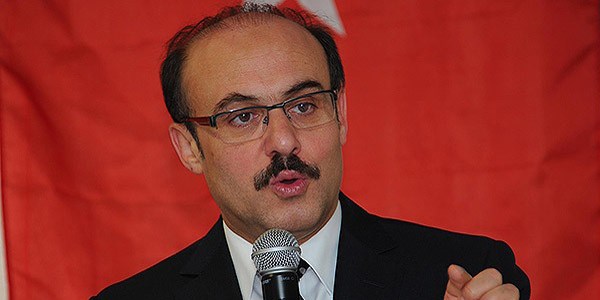 Dinleme aygıtı üçlü prizin içinden çıktı