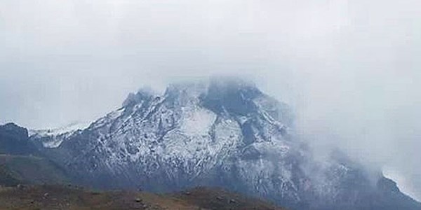 Erciyes'e mevsimin ilk karı yağdı