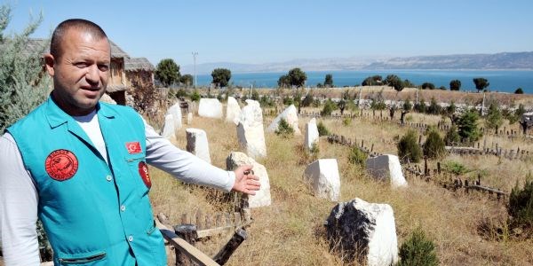 'Doğmamış bebeklerin mezar taşı'