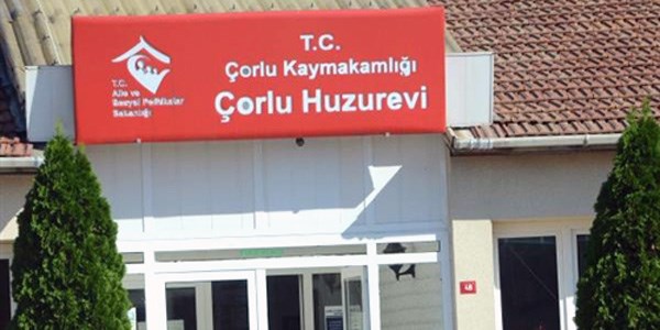 Huzurevi sakinlerinin paras�n� �alan g�venlik g�revlisi tutukland�