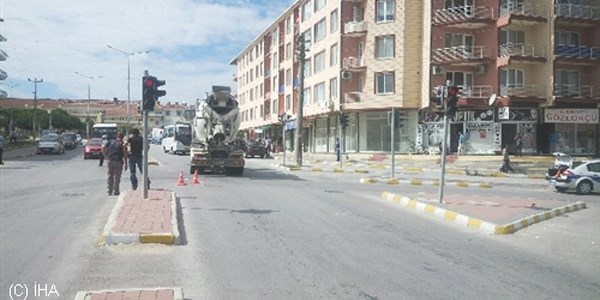 Beton mikserinin altında kaldı