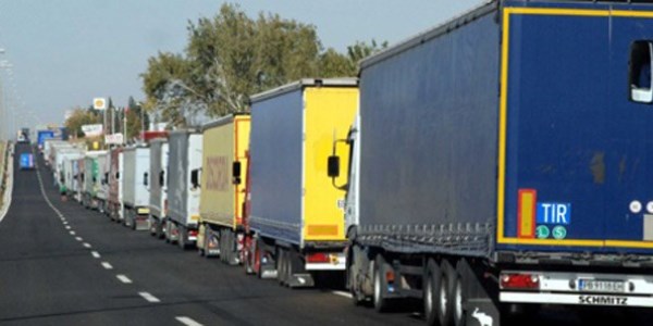 Doğubayazıt'ta 15 km'lik TIR kuyruğu!