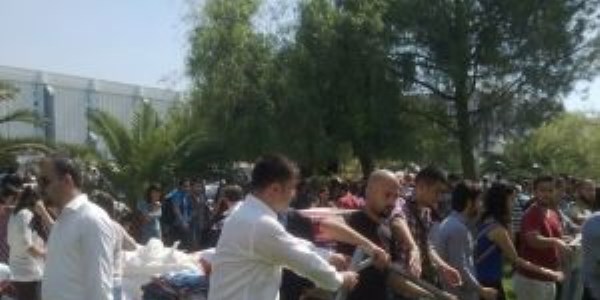 Milletvekilleri ve ��retim g�revlilieri ��rencilere eylemlerinde destek verdi