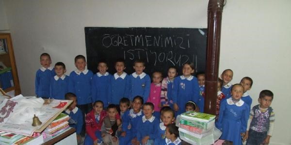 ��retmenlerini b�yle bekliyorlar