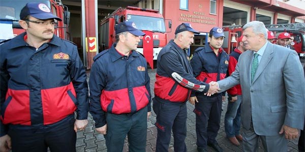 Ba�kan telsizle itfaiyecileri kutlad�