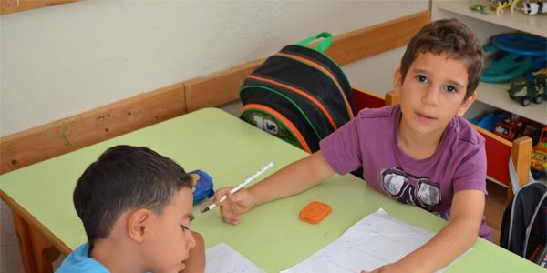 Servisin alt�nda �len Da�lar'�n okulu yasa bo�uldu
