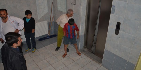Mimsin'de korkutan asans�r kazas�