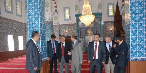 Adıyaman protokolünden yeni mezarlık Camii'nde inceleme