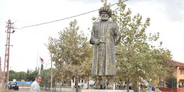 Hersekzade Ahmet Efendi'nin heykeli dikildi