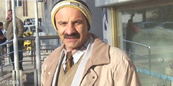 Boş dükkanda kendini astı
