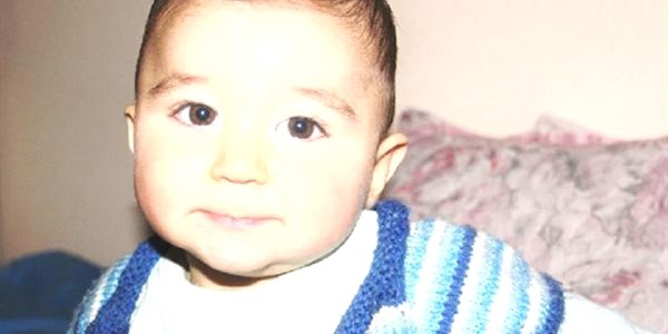 Babasının bıçakladığı 2 yaşındaki çocuk kurtarılamadı